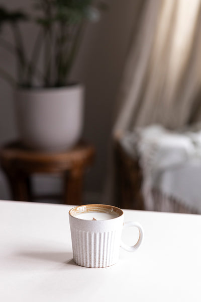 Bougie dans une tasse - Beurre de cacao et prune